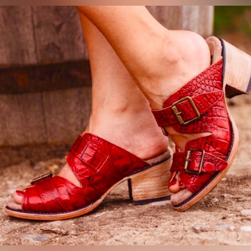 Freebird by Steven Cherry Red Crocodile Caprice Sandals Women’s size 8
